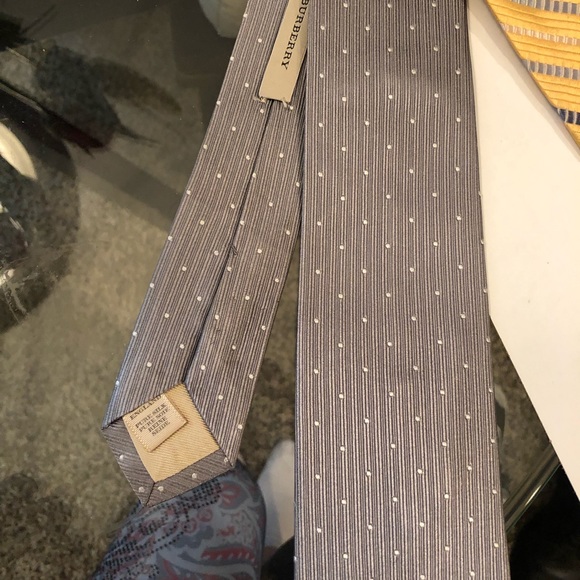 Burberry tie - Picture 1 of 4